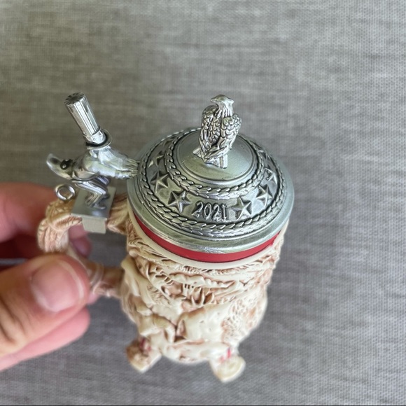 New 2021 Hallmark Beer Stein Keepsake Ornament - Picture 5 of 8